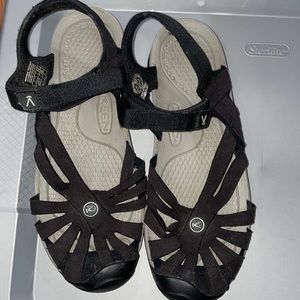 Keen Rose women black sandals size 10.50 like new